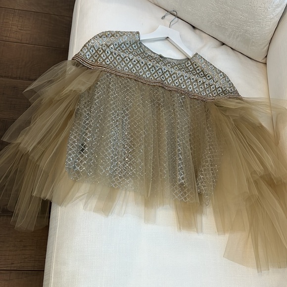 Designer ruffle blouse - Picture 6 of 14